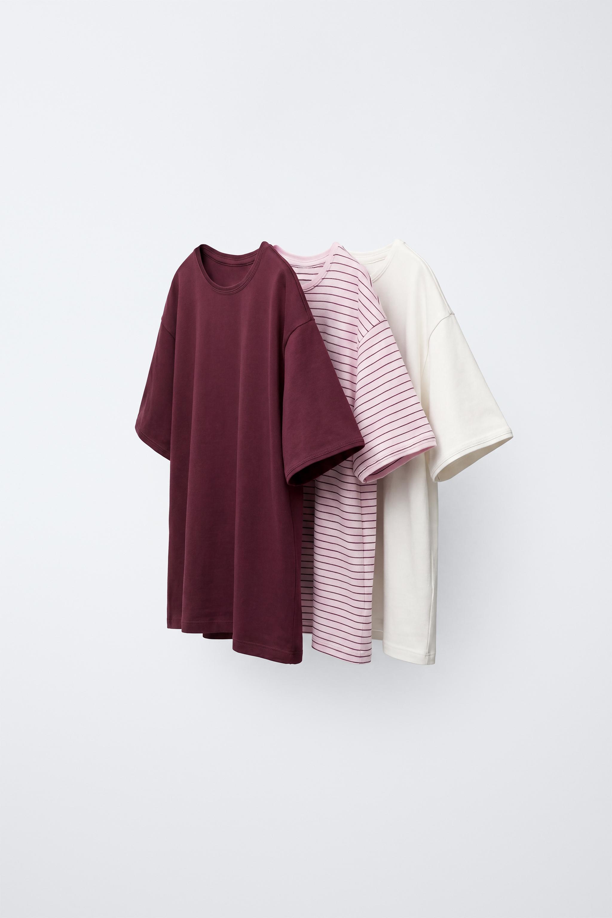 LOT DE TROIS T-SHIRTS À RAYURES ET UNIS